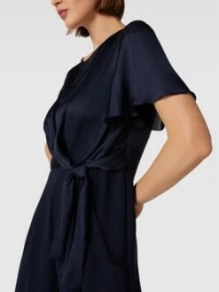 Christian Berg Cocktail Jumpsuit Mit Knoten-Detail - Marineblau Meliert -Beliebt Bekleidungsgeschäft 60pj0jpmaopk6l9i995kmeam6t7jehai9953gj9ma8ol2cqk890j6hpo98q4kk1lapaj2c9g8h144k229p3j6d1i68rjae1gcoqj8e9k70p6ceb66ks38e1n6co3co9l6csj0p8