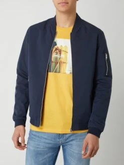 Jack & Jones Bomber Mit Reißverschlusstaschen Modell 'Erusch' - Dunkelblau 10 Jack & Jones Bomber Mit Reißverschlusstaschen Modell 'Erusch' - Dunkelblau -Beliebt Bekleidungsgeschäft 60pl0jik659ksi2la4r4qda29l0kgi2m956l8difap8l0e9k6l5l4die6p7jiga96sp52kqhap550hpk9so38cpkclhmccr16somcd9k74pm4e1ncpj38e9l64qj4ohjcko34do
