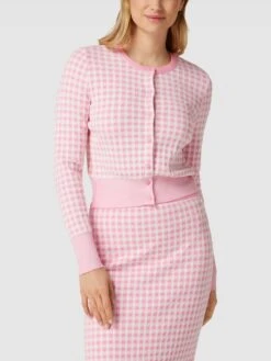 Marc Cain Strickjacke Mit Allover-Muster - Pink 10 Marc Cain Strickjacke Mit Allover-Muster - Pink -Beliebt Bekleidungsgeschäft 697j0d9ma964oj9g9gs34hif8p13cea26h9jijal65ajgj9p8h4j8l1g69a4qjq56la4uka9al432kab98o64cpmcgp30dhm6gq32opkc8qj6oj2ckp32c1p71hjgcpo61h3ap8