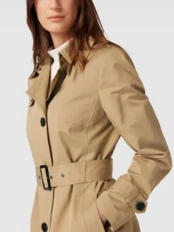 Jake*s Casual Trenchcoat Mit Taillengürtel - Sand -Beliebt Bekleidungsgeschäft 6d2kcli4al8jahad9l544kq48krkohaa6144od2g6d5k4ja49ssj6ia4ap64ija28p1kee9j60rjglaba93m4p336gs64dj2c9gm4d9k6ph38e1g6phmao9icko3cphi75j6cp8
