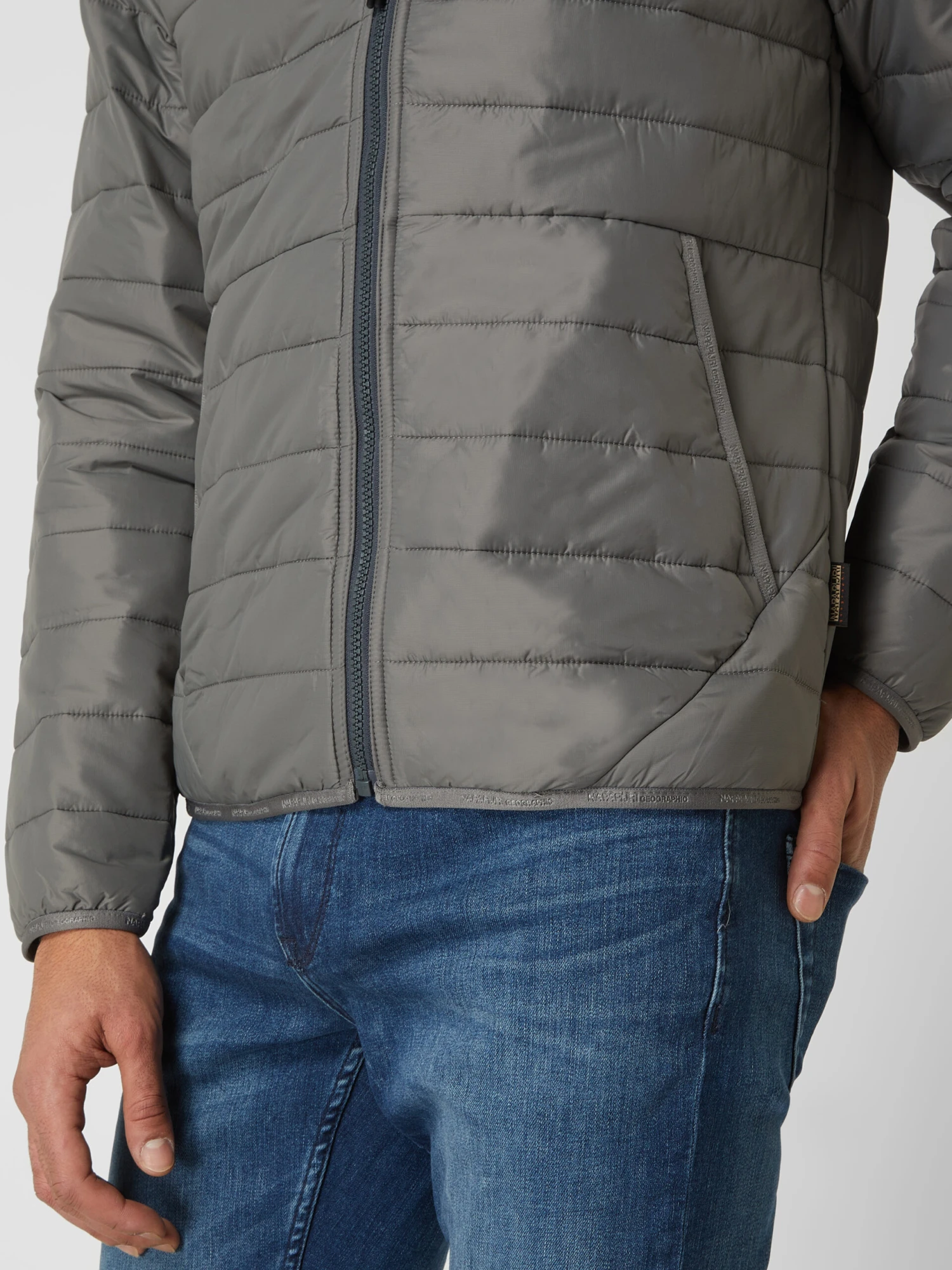 Napapijri Steppjacke Mit Stehkragen Modell 'Acalmar' - Anthrazit 5 Napapijri Steppjacke Mit Stehkragen Modell 'Acalmar' - Anthrazit – Bild 3