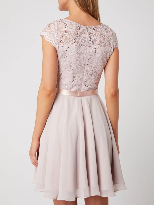 Swing Cocktailkleid Aus Floraler Spitze Und Chiffon - Rosa 7 Swing Cocktailkleid Aus Floraler Spitze Und Chiffon - Rosa – Bild 5