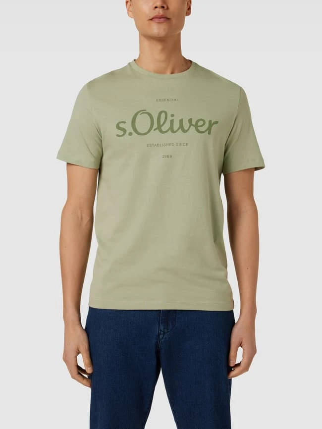 S.Oliver RED LABEL T-Shirt Mit Label-Print Modell 'Logo' - Schilf 6 S.Oliver RED LABEL T-Shirt Mit Label-Print Modell 'Logo' - Schilf – Bild 4