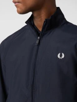 Fred Perry Blouson Mit Zweiwege-Reißverschluss - Marineblau -Beliebt Bekleidungsgeschäft 6p5l8iq3a1aj0ihn8sr56h2c9p234dac8973adi28p144j248p74oj2g6p834jqa9965ce1ka54jahid953m2dpkccr64oj4ccs66o9k6tgm4o9i65h3icr3c4pm2c1icdijac8