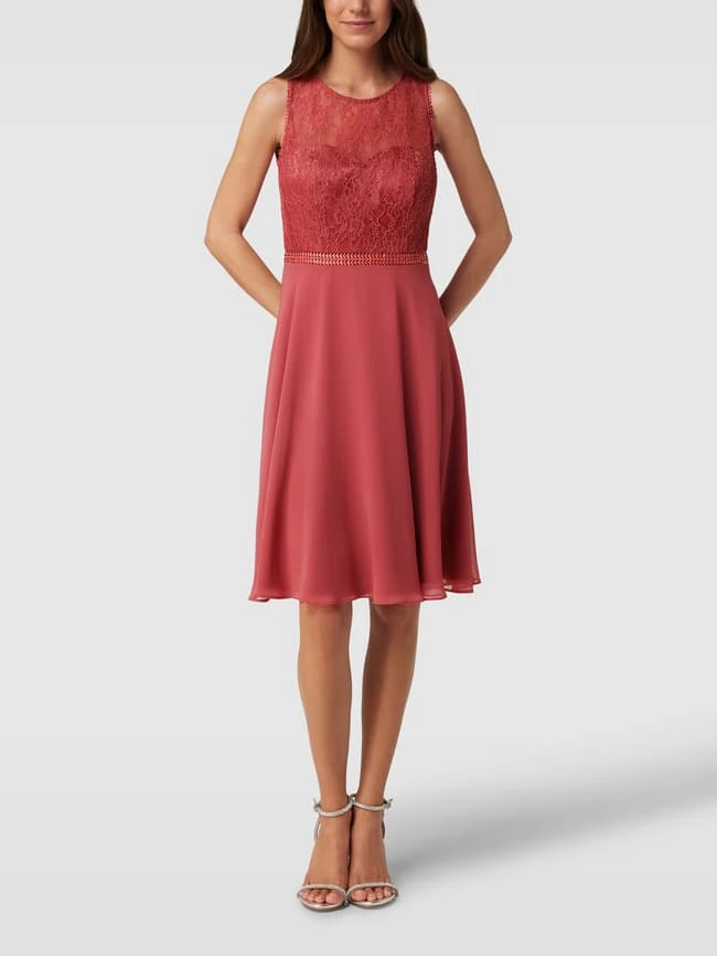 V.M. Kleid Mit Spitzenbesatz - Hellrot 3 V.M. Kleid Mit Spitzenbesatz - Hellrot