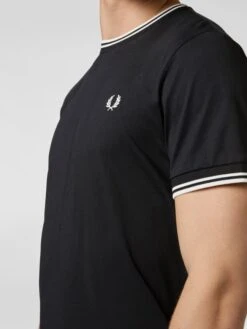 Fred Perry T-Shirt Mit Logo-Stickerei - Schwarz 9 Fred Perry T-Shirt Mit Logo-Stickerei - Schwarz -Beliebt Bekleidungsgeschäft 74o56ci78p94ec2k896kmeam7513ichg9krkakq26l8kmh267124sjqla5758jhh9h3k6k259l53gghpaco68chpcks30ohm6gpmcopkcgrm2ob46dj3iphpc4qj0o9g74o38c0