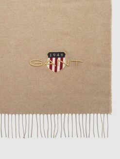 Gant Decke Mit Fransen Und Label-Stitching - Beige -Beliebt Bekleidungsgeschäft 74rj4k2a9h0j4i2a88qksjig88r5ak2d8994gjq4a93kgl9p60p50dqg6d94sgaka95kqc1n658l0j1g6so36c33c4q34or56ks32d1k61j3ioho60qm4d9ic5h3eoj16kojcp0