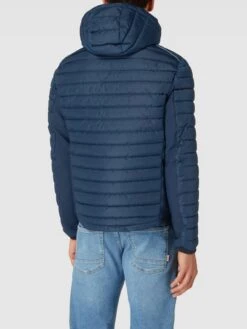 MCNEAL Steppjacke Mit Label-Patch - Marineblau -Beliebt Bekleidungsgeschäft 852j6d1o8h9j2jpmad654hil61430d249t44eda78h9lce9j91452cai9krl2ghl64r4egaa8t0l8ea79so68db670rjgdpjcpgjgc9kc5i66e9kc8qj4opm60r38pb5cormcd8