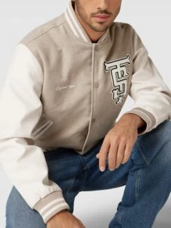 Jack & Jones College-Jacke Mit Label-Detail - Beige -Beliebt Bekleidungsgeschäft 88okgl1laos36jq374okugil9l244h226spl4d9l899l6kql8h4jedigal0j0j2684q36di8696kejpn8co6coj26oom2p1pcdim4opk60qmcoj3c4o3gcpgcos32p366lgj0dg