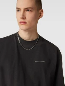 Pegador Oversized T-Shirt Mit Rundhalsausschnitt Modell 'Logo' - Schwarz -Beliebt Bekleidungsgeschäft 88q4iki98p8kqd299t2k6jak6so50e2d618jigi78so4cdq291b4igic6cr46i22992kikila96l6kib613jac9i70rj4cpn6spmae1k6cr32e3269i6ad9i70qmcp316tj38e0