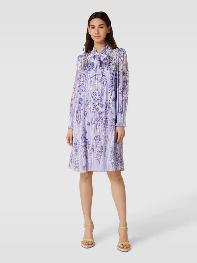 Marc Cain Knielanges Kleid Mit Schluppe - Flieder 3 Marc Cain Knielanges Kleid Mit Schluppe - Flieder