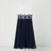 G.O.L. Kleid Aus Chiffon Mit Ornamentaler Spitze - Marineblau -Beliebt Bekleidungsgeschäft 8p336j2a9544ql2m8oo44l9h61956iqc98p5al2a9sp50d27ad2j8gil6crj6e1l8h6kqgif9l8kae9gap3m6c35c4omac326lh68chk74qmaeb168rmcc3368p62c9o71ij2e8