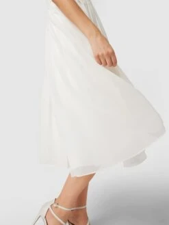 Laona Brautkleid Mit Floralen Stickereien Und Zierperlen - Offwhite -Beliebt Bekleidungsgeschäft 94rjejqeap54me1k9t1lac2f6l74ikib8pb4mha3ah0k4la26t54uhi6ad7kcg9p911kicag9p350l2988o36cr2chij2p9nc8r3edhk60s6ae1o6sq3ichnc4p68dr2c4o64pg