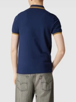 Fred Perry Poloshirt Mit Logo-Stickerei Modell 'FRED' - Blau 11 Fred Perry Poloshirt Mit Logo-Stickerei Modell 'FRED' - Blau -Beliebt Bekleidungsgeschäft 94rl4gim9d84qiqk9l1l8d1ia8pjikak64q50ci6a4qkqcq489954gaa9d24oham858jgipl6l358him713m4c326ko68db368sm4dpkc8pjiob161j32cb46lh32dj16hgm2o8