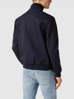 AlphaTauri Jacke Mit Stehkragen Modell 'SROTA' - Marineblau 11 AlphaTauri Jacke Mit Stehkragen Modell 'SROTA' - Marineblau -Beliebt Bekleidungsgeschäft 951kmd9k91446kii9p434cifa15lceaia92l8d2i6coj0c1j89aksh286db4qja798sjigi1954kkhabad3jio9ocos62d1j70o3idpkc5j30e9k71hjidj6cli30dhm6cp36p8