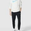 Nike Sweatshirt Mit Rundhalsausschnitt Modell 'REPEAT' - Weiß -Beliebt Bekleidungsgeschäft 95al0iiga0sk8cq290o56cqe8d94el1ga93k4ca28h54mlikad4k2d1g8d1k4dah6184kkai8d3jeia76ko68dr3cgqj4dpj6pj3ee1k64r68e1k71hm4e1ncpgjee35ckq36c0