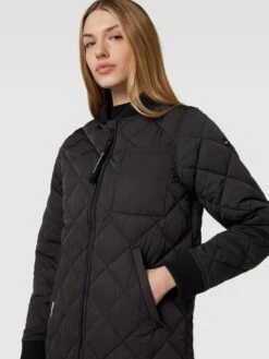 Khujo Steppmantel Mit Label-Details Modell 'Mary' - Schwarz -Beliebt Bekleidungsgeschäft 95b32j9l8cr48hajah1j2dhla51jagifa59k4gif6d9kkgpi7114ugi18go46d2l954jcjq69lb3ae9oad3mcp9m70p36phn61hm6ohkc4q3iohm74sjee9i60rj4phpcph34e8