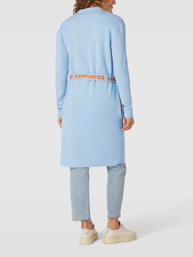 Emily Van Den Bergh Knielanges Kleid Mit Statement-Print - Hellblau 7 Emily Van Den Bergh Knielanges Kleid Mit Statement-Print - Hellblau – Bild 5