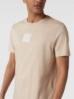 HUGO T-Shirt Mit Label-Print Modell 'Decali' - Beige -Beliebt Bekleidungsgeschäft a4qkmk2la4q58jhj7523cc2a996j0d239p332i286d74ciid68rkul2h9h8kogqg9kpkuhaaa53j4kqg9so3gd3569gj4p1g6phm8phk6kpm2e9i74rm4opl74p6ae9pc9hj0p0