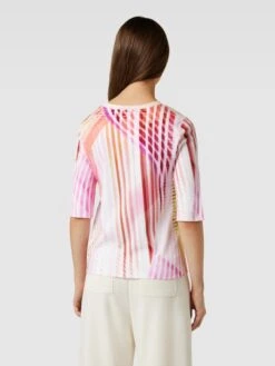 Marc Cain T-Shirt Mit Allover-Muster - Rosa -Beliebt Bekleidungsgeschäft a94k4hqg68p32hi38h74ih2l8h730dq39hal4dpg8h6jeh9n6t450d1j61b4sji46ssj6j9n6l53ekqaa53j2d326som8c9g64oj0ohk64qm4e1g68omcdho6dgj8p326tim2c0