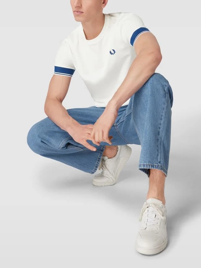 Fred Perry T-Shirt Mit Logo-Stitching Modell 'Contrast Cuff' - Weiß 3 Fred Perry T-Shirt Mit Logo-Stitching Modell 'Contrast Cuff' - Weiß