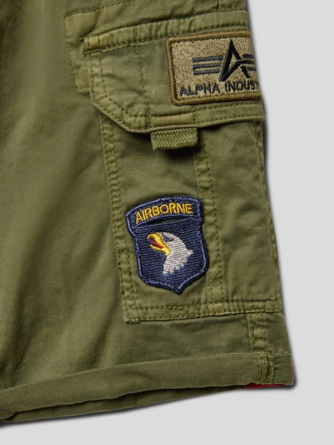 Alpha Industries Shorts Mit Label-Details - Olivgrün 4 Alpha Industries Shorts Mit Label-Details - Olivgrün – Bild 2