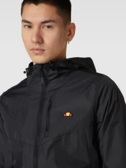 Ellesse Jacke Mit Label-Details Modell 'FRACTION' - Schwarz -Beliebt Bekleidungsgeschäft akskei2764slaipga4pkeia49tajehi5856l6j2h74sjcha36h846d226d14ega36l4kgha16t2kke9ha13jecb368rjae1hchim4e1kcks36e9p60qm6cj1c8pm4p9nc8q38c8