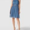 V.M. Cocktailkleid Mit Spitzen-Besatz - Rauchblau -Beliebt Bekleidungsgeschäft aoo4ikil618l2l1ja52kaja1a993cj9k9d6l2ipn6p8kmgqf91a56hi78p948hhm8h1k6e2g9pa3gea1a8o68pj3c4smcphg69hjic1k6lijce356crm2cb1cphjeeb2cks3eog